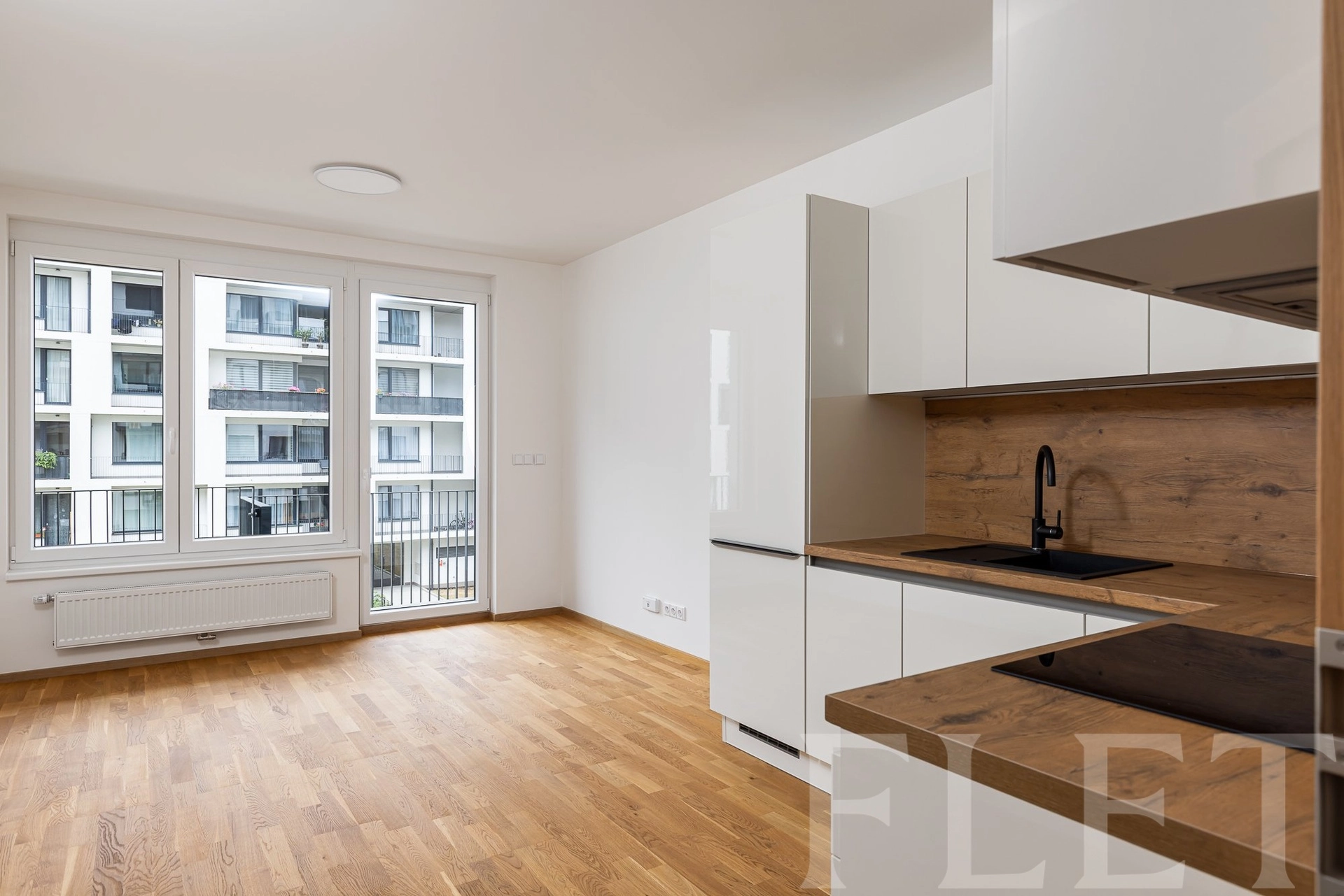 Pronájem bytu 1+kk s balkónem, 31 m² - Smržových, Praha 9 - Vysočany