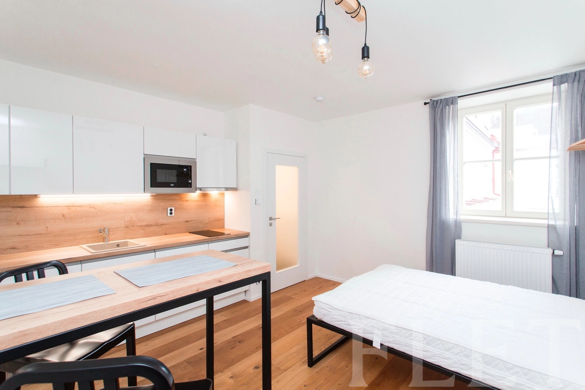 Pronájem, Byty 1+kk, 27 m² - Peckova, Praha 8 - Karlín