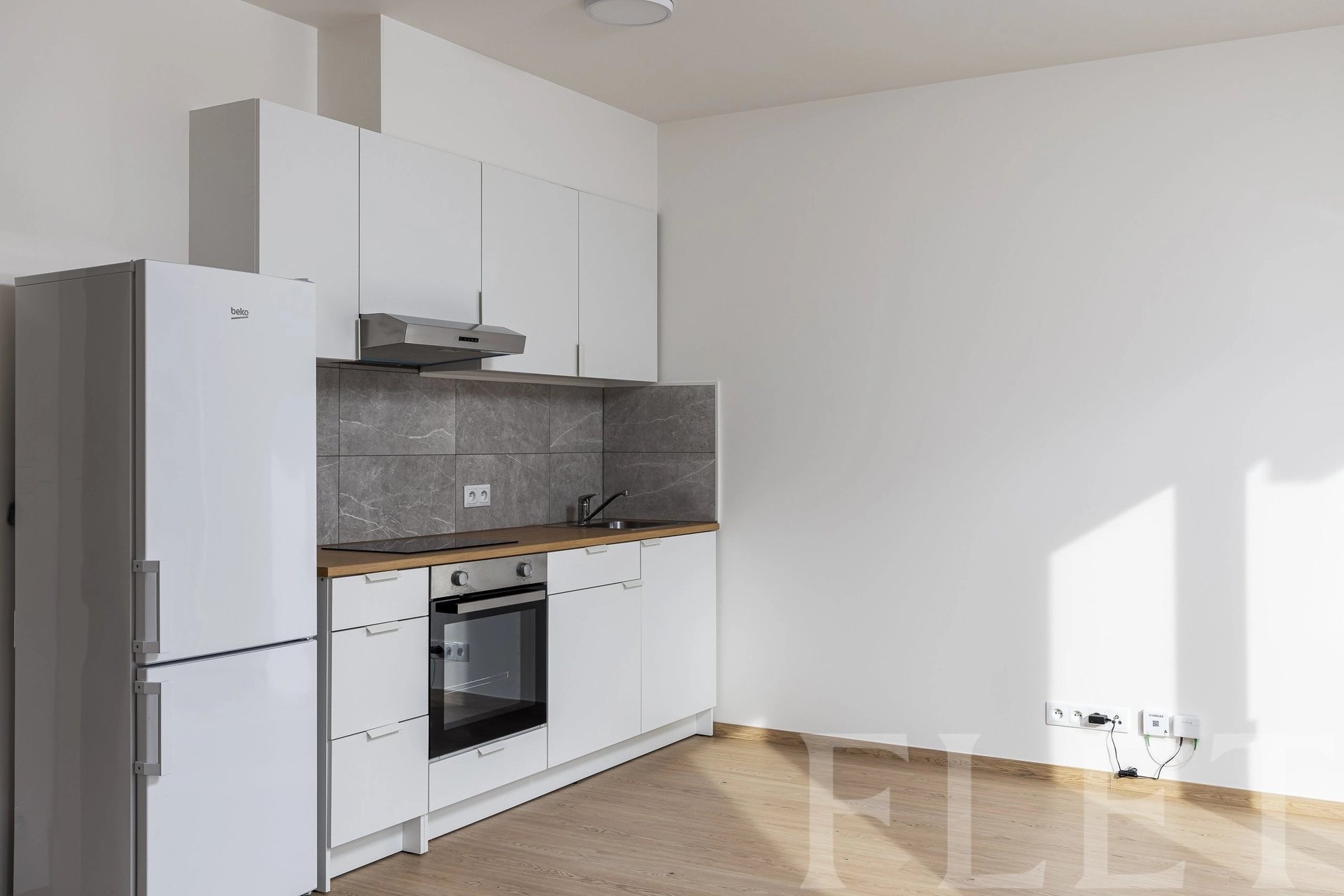 Pronájem bytu 1+kk s balkónem - 33 m², Šternovská, Praha 4 - Chodov