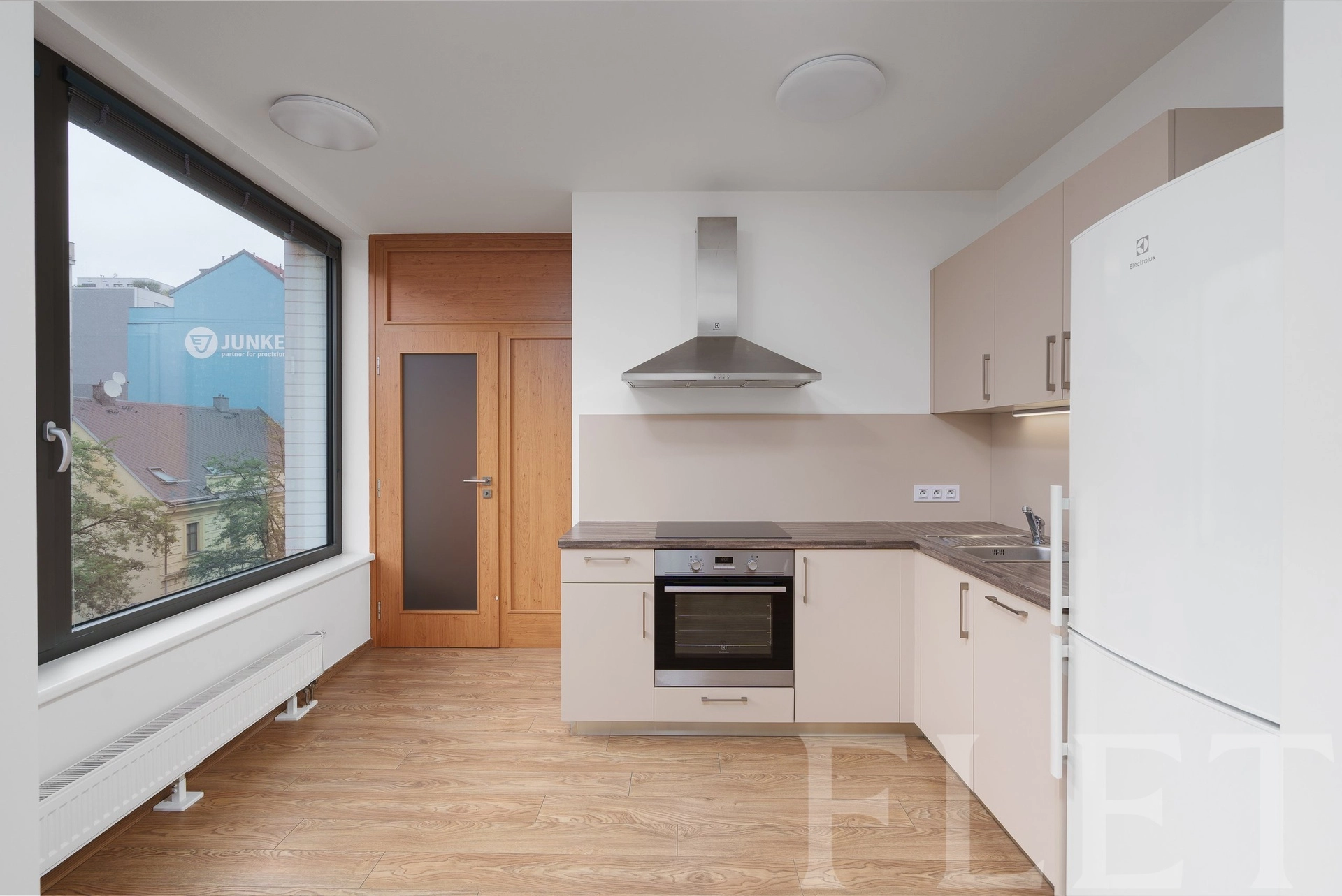 Pronájem bytu 1+kk 35 m² s garážovým stáním, Sokolovská, Praha 8 - Karlín
