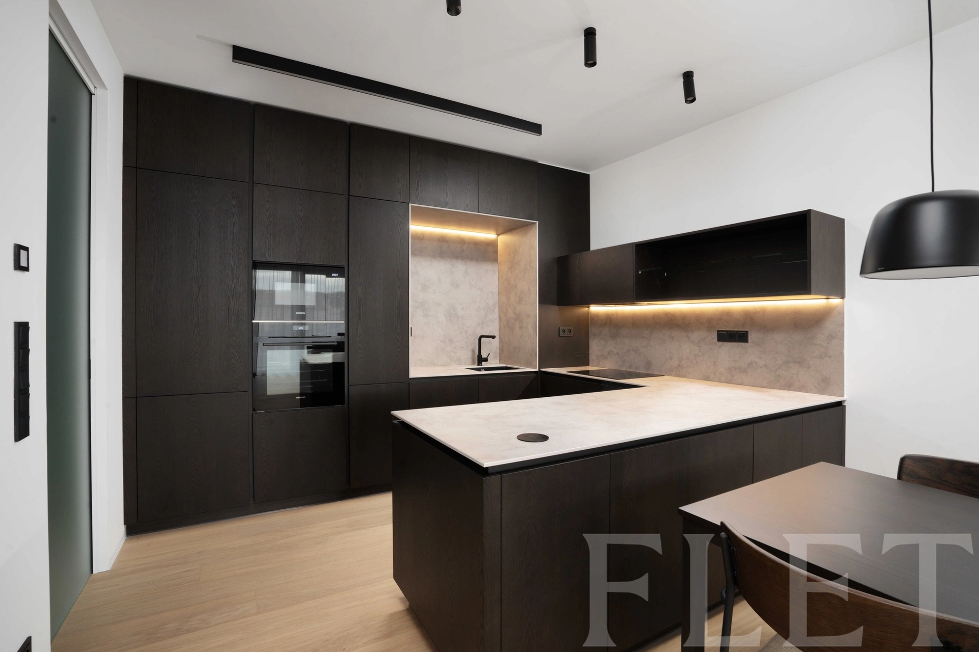 Pronájem bytu 2+kk s garáží - 61 m², Vítězné náměstí, Praha 6 - Bubeneč