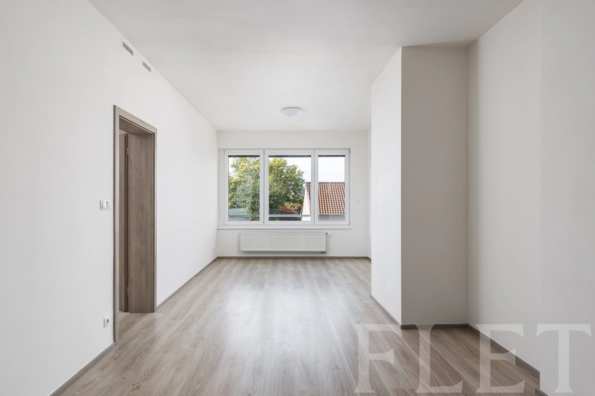 Pronájem bytu s parkovacím stáním - 1+kk 41 m², Petrohradská, Praha 10 - Vršovice