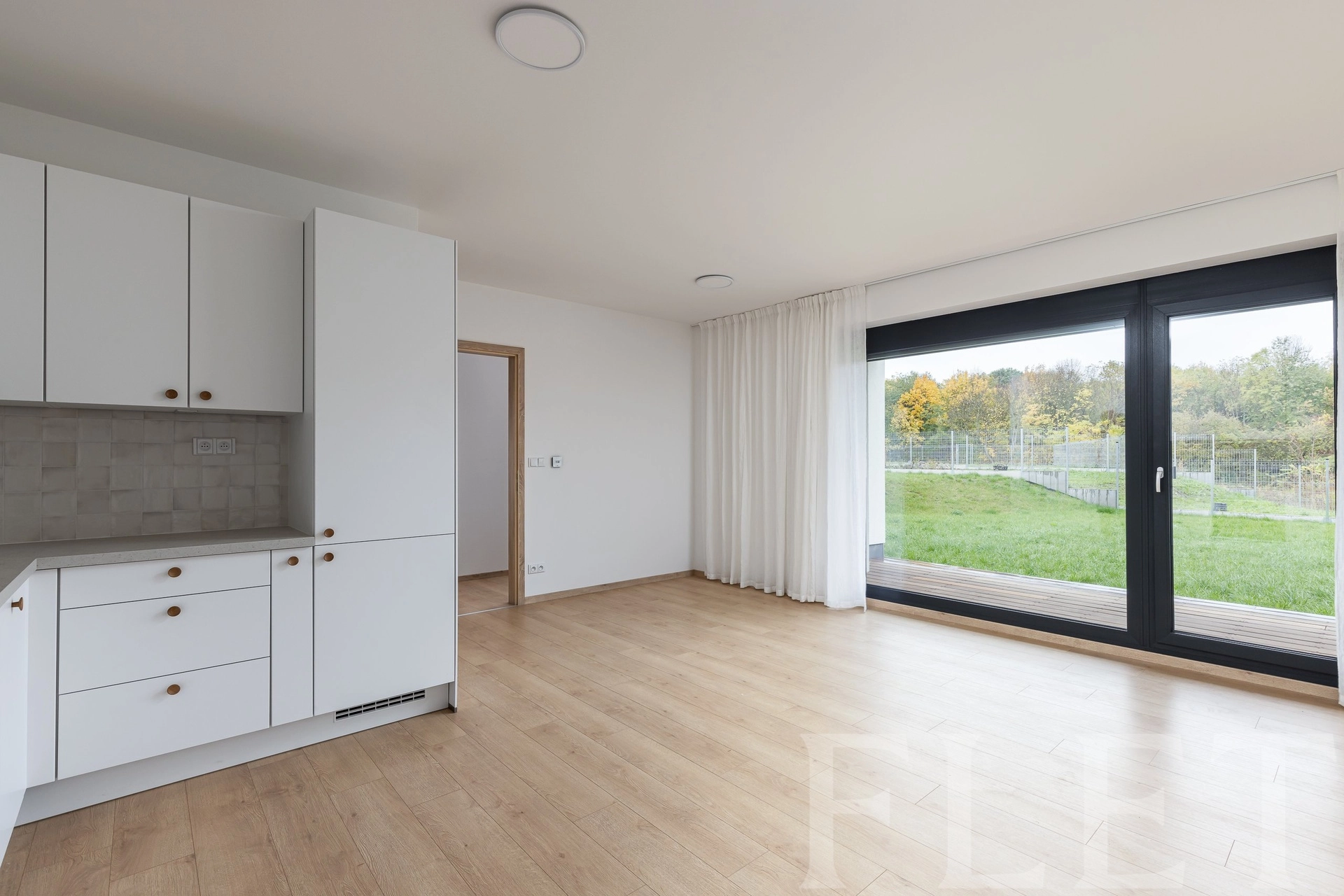 Pronájem bytu 3+kk se zahradou a parkováním - 71 m², Pekařova, Praha - Bohnice