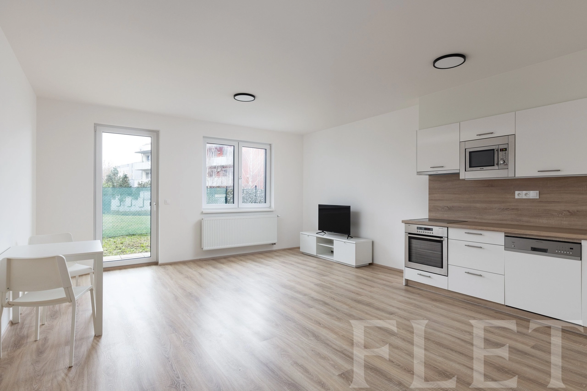 Pronájem bytu 1+kk 43 m² se zahrádkou a garážovým stáním - Škrábkových, Praha 18 - Letňany