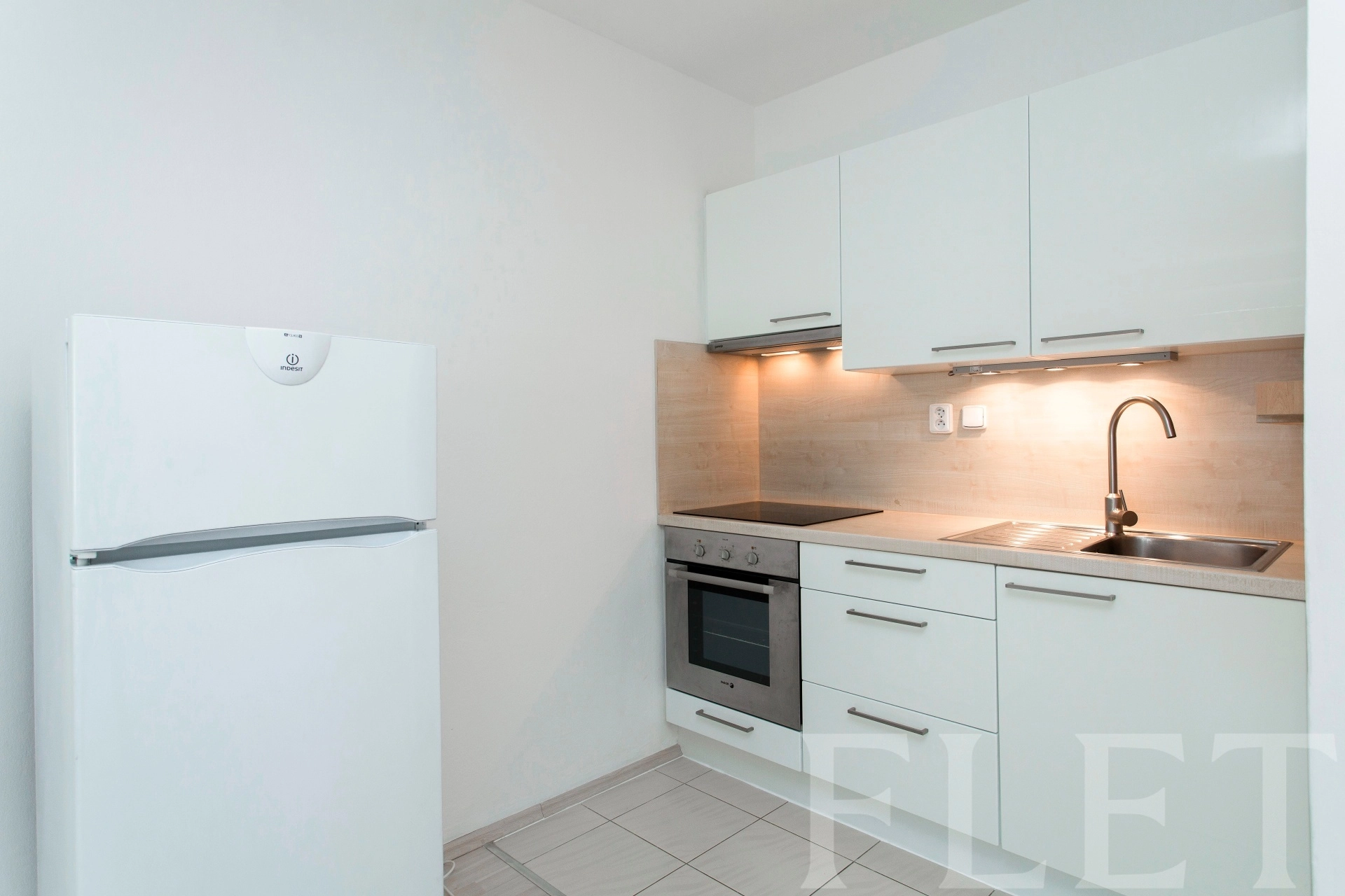 Pronájem, Byty 1+kk, 27 m² s balkonem a sklepem - Křivoklátská, Praha 18 - Letňany