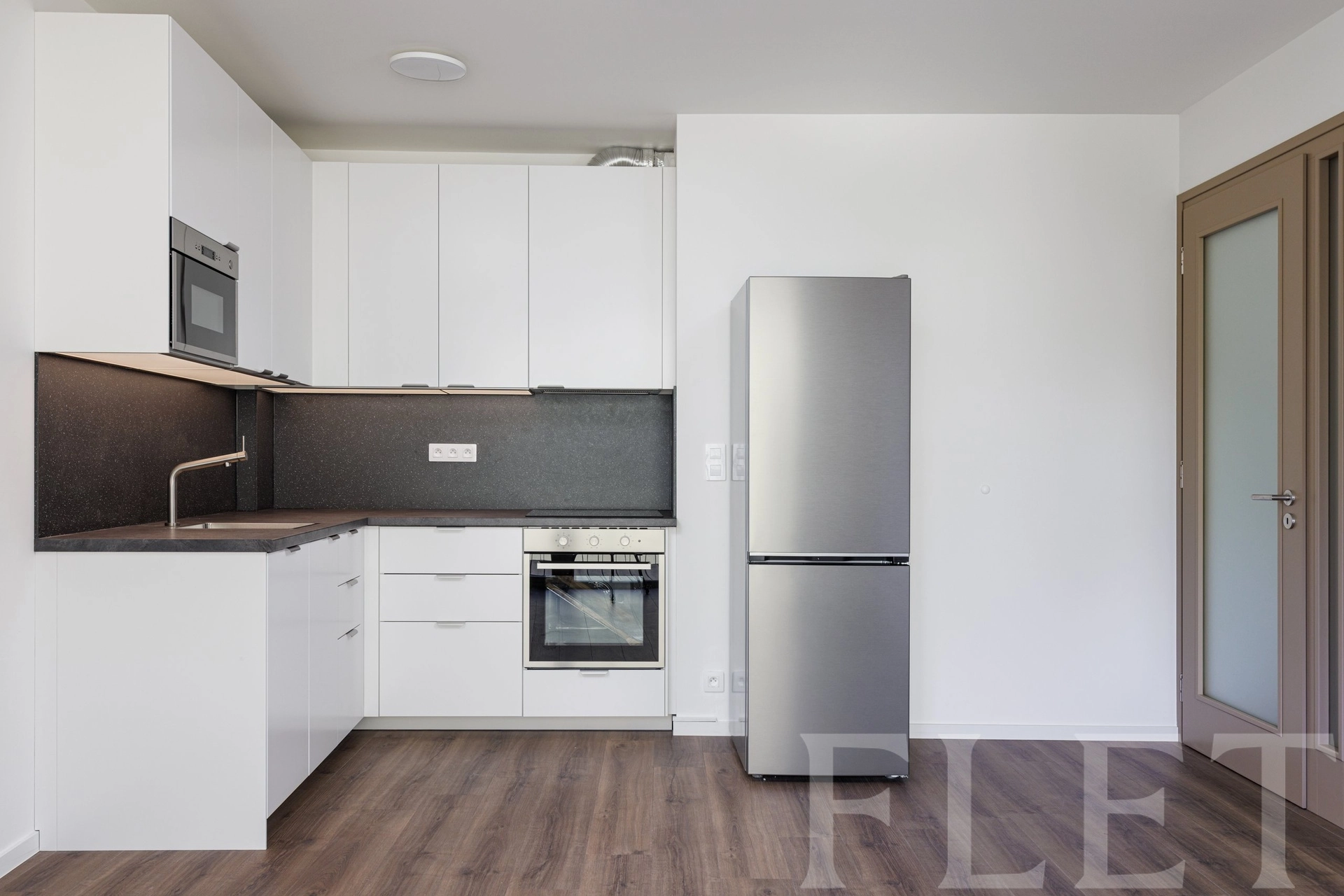 Pronájem byty 2+kk, 50 m² s balkónem a garáží - V Domově, Praha 3 - Žižkov