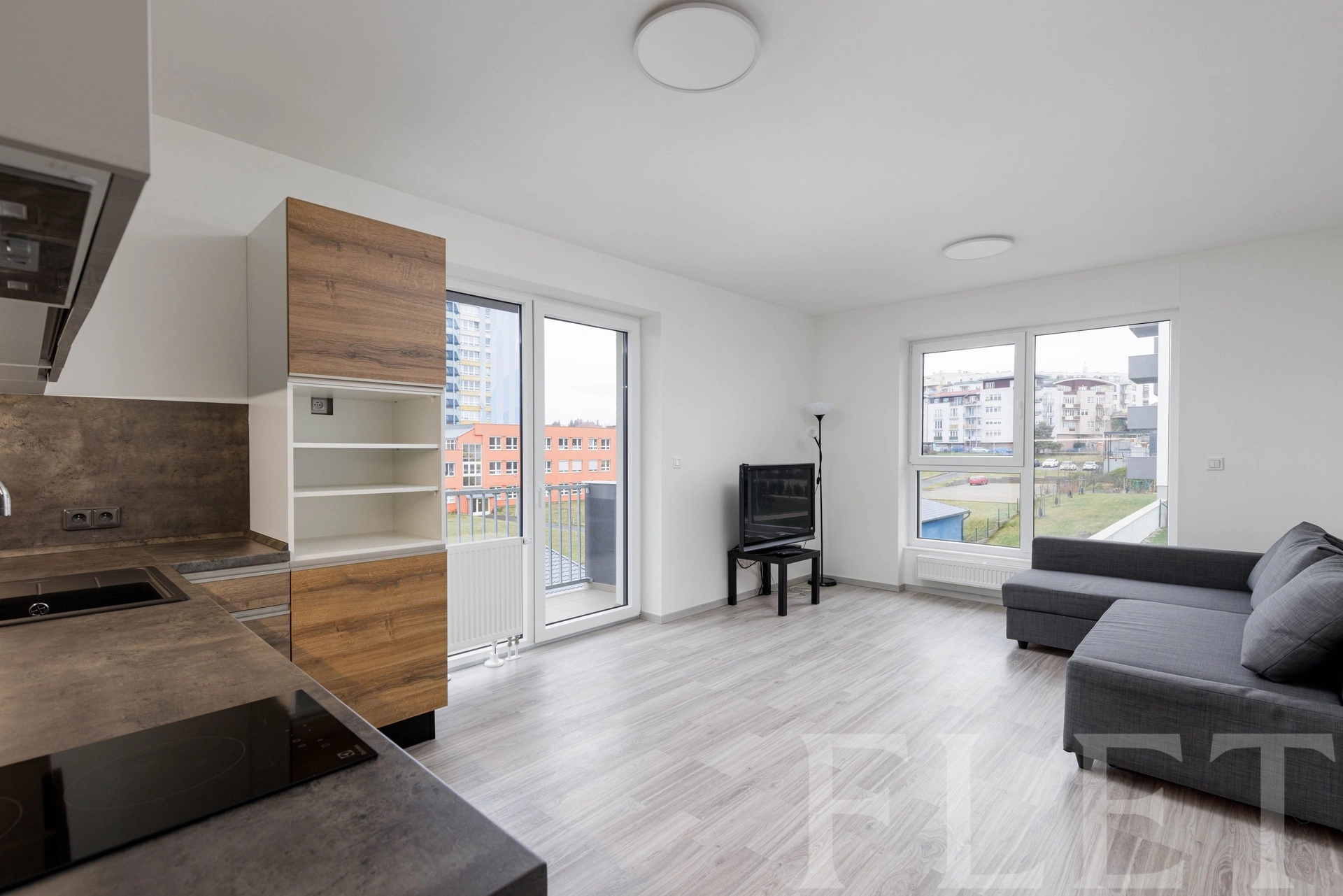 Pronájem byty 1+kk s balkónem, 36 m² - Za Černým mostem, Praha 14 - Hloubětín