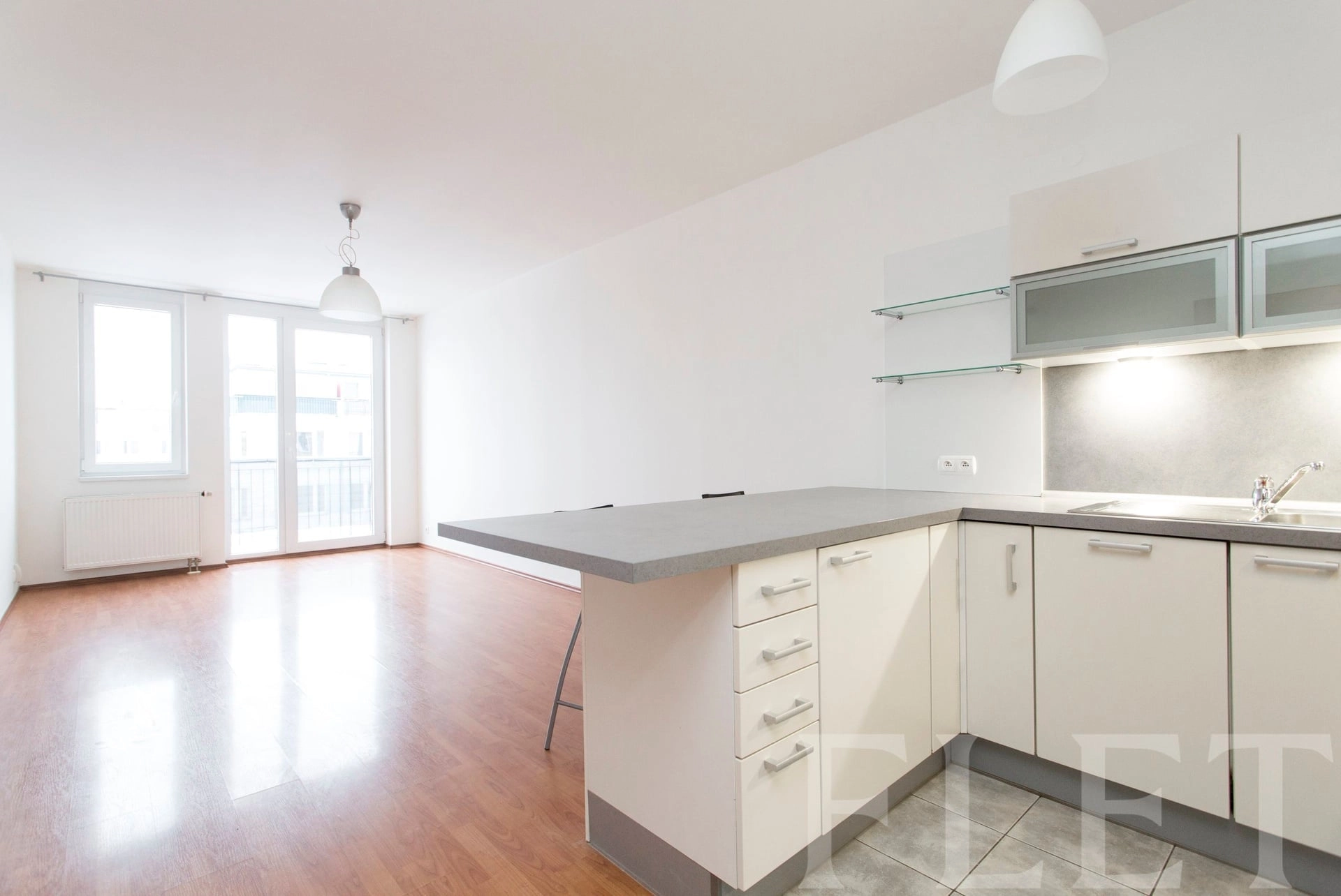Prodej bytu 2+kk 52,8 m² s balkonem, garážovým stáním a sklepem – Praha 9, Letňany (Bechlínská)
