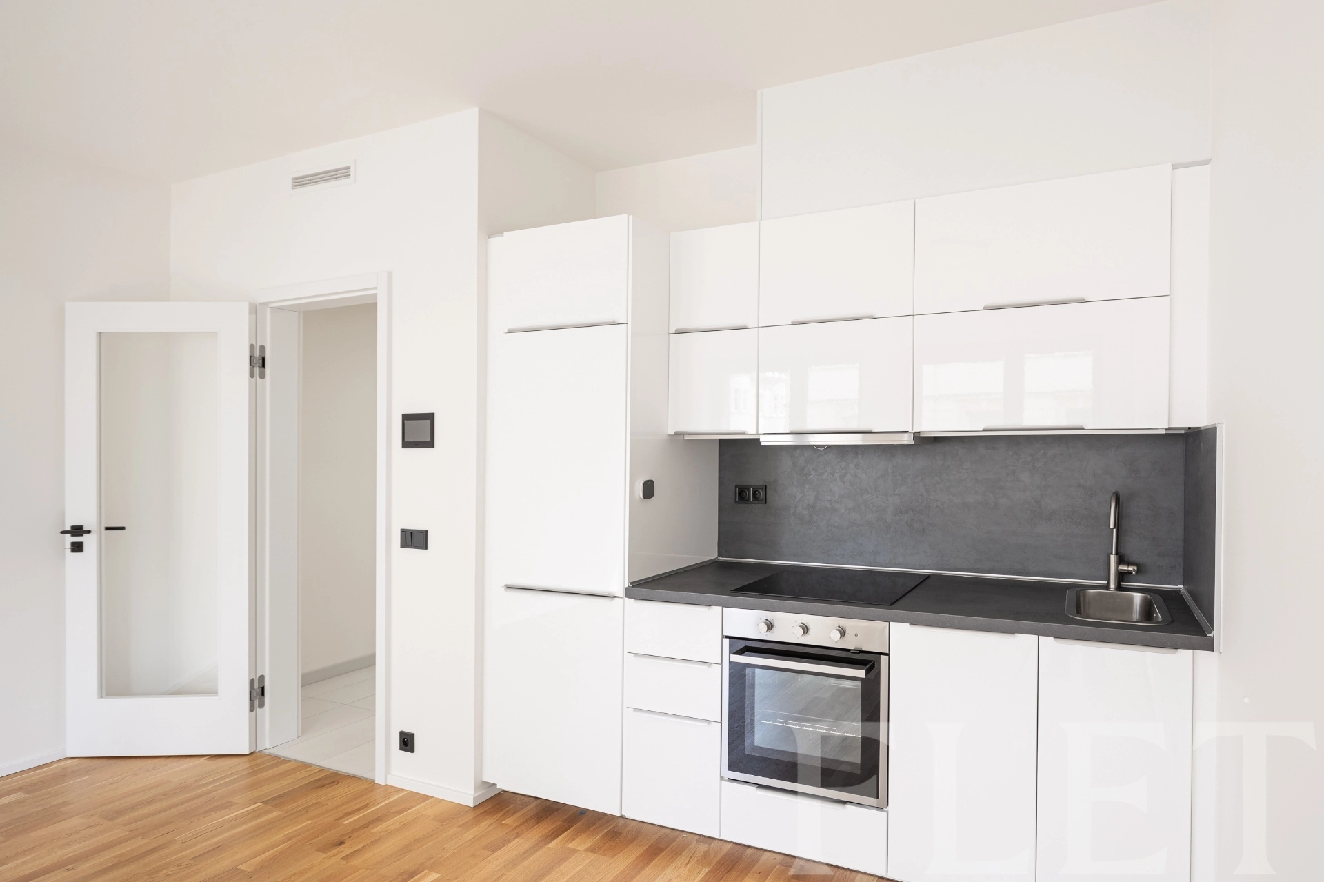 Pronájem, Byty 1+kk, 31 m² - Grafická, Praha 5 - Smíchov
