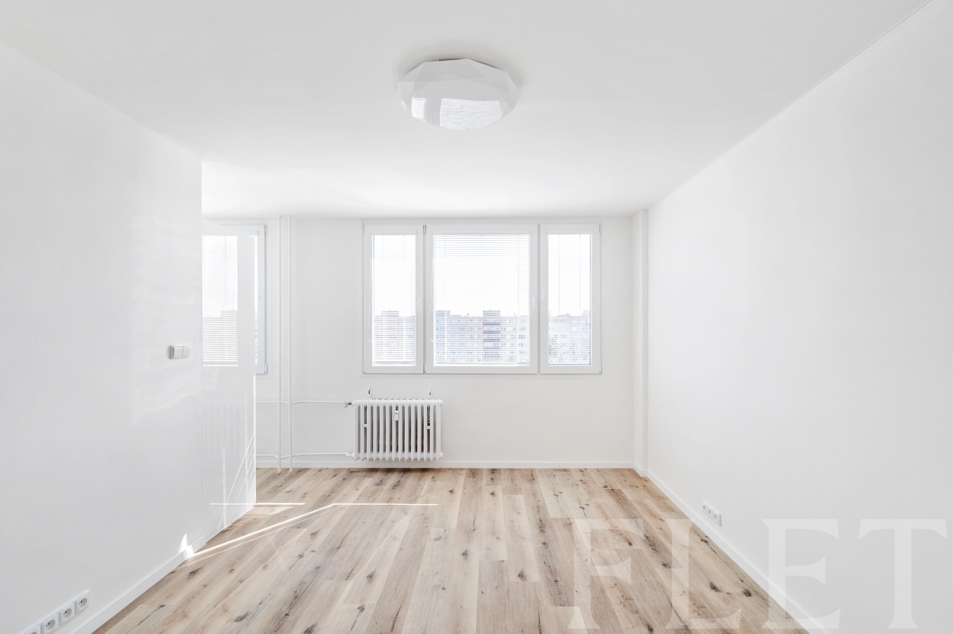 Pronájem, Byty 1+kk, 27m² s balkónem - Bílinská, Praha 9 - Prosek