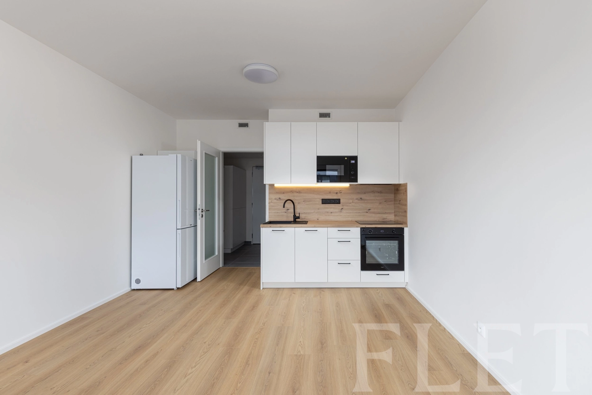 Pronájem bytu 1+kk 30 m², Poděbradská, Praha 9 - Hloubětín