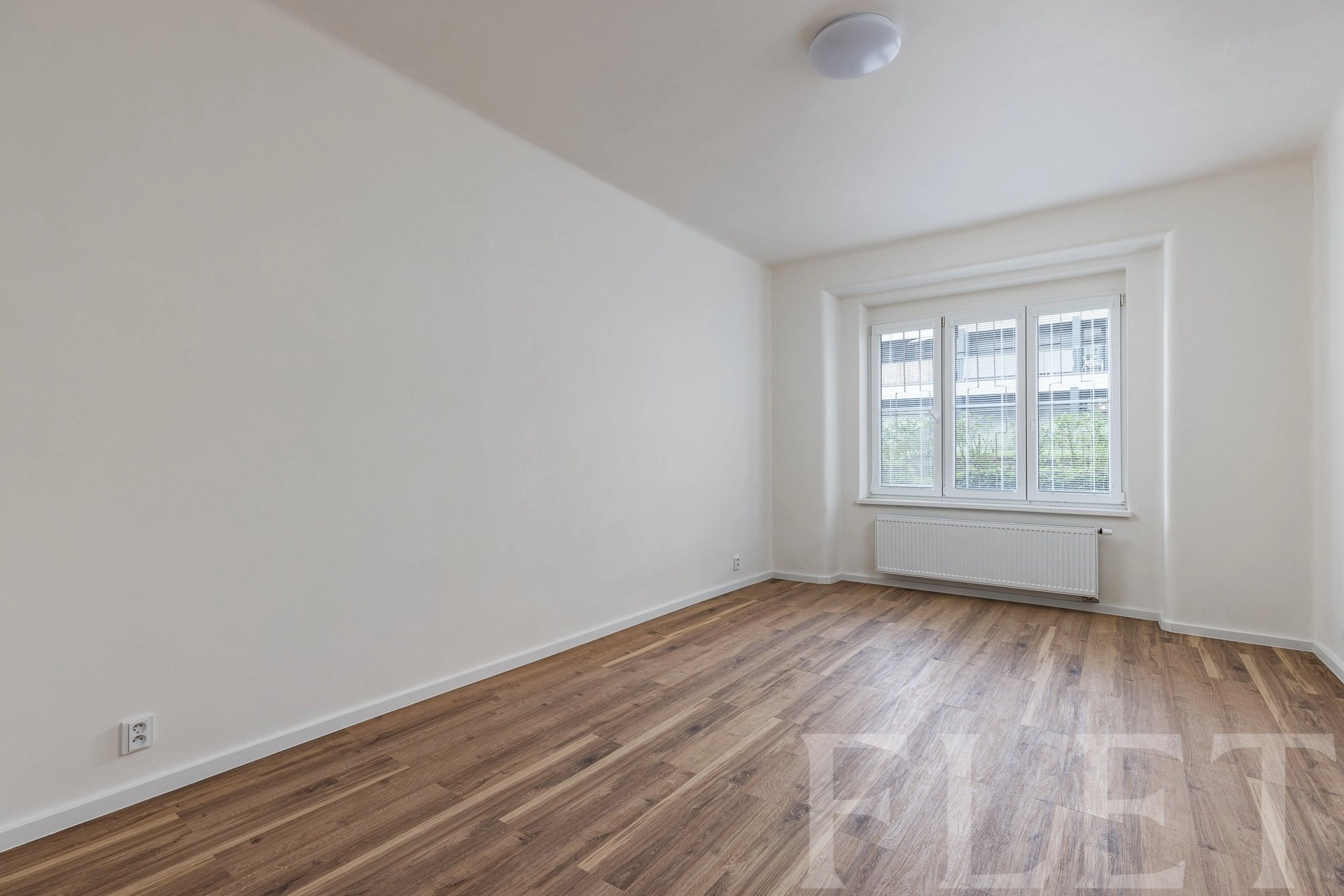 Kvalitně zrekonstruovaný byt 2+1 (57 m²) v perspektivní lokalitě u metra