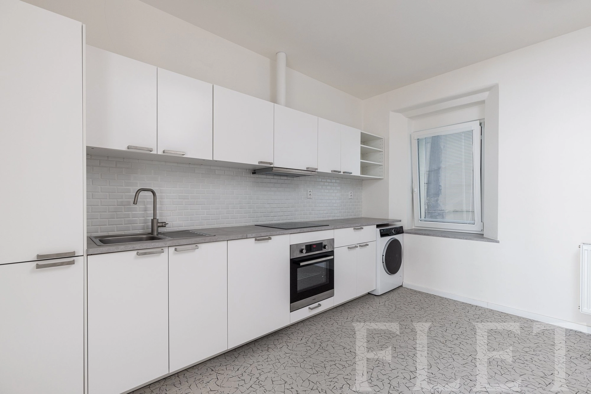 Moderní 2+1 (57 m²) u metra Českomoravská: Volný k nastěhování od 1. dubna