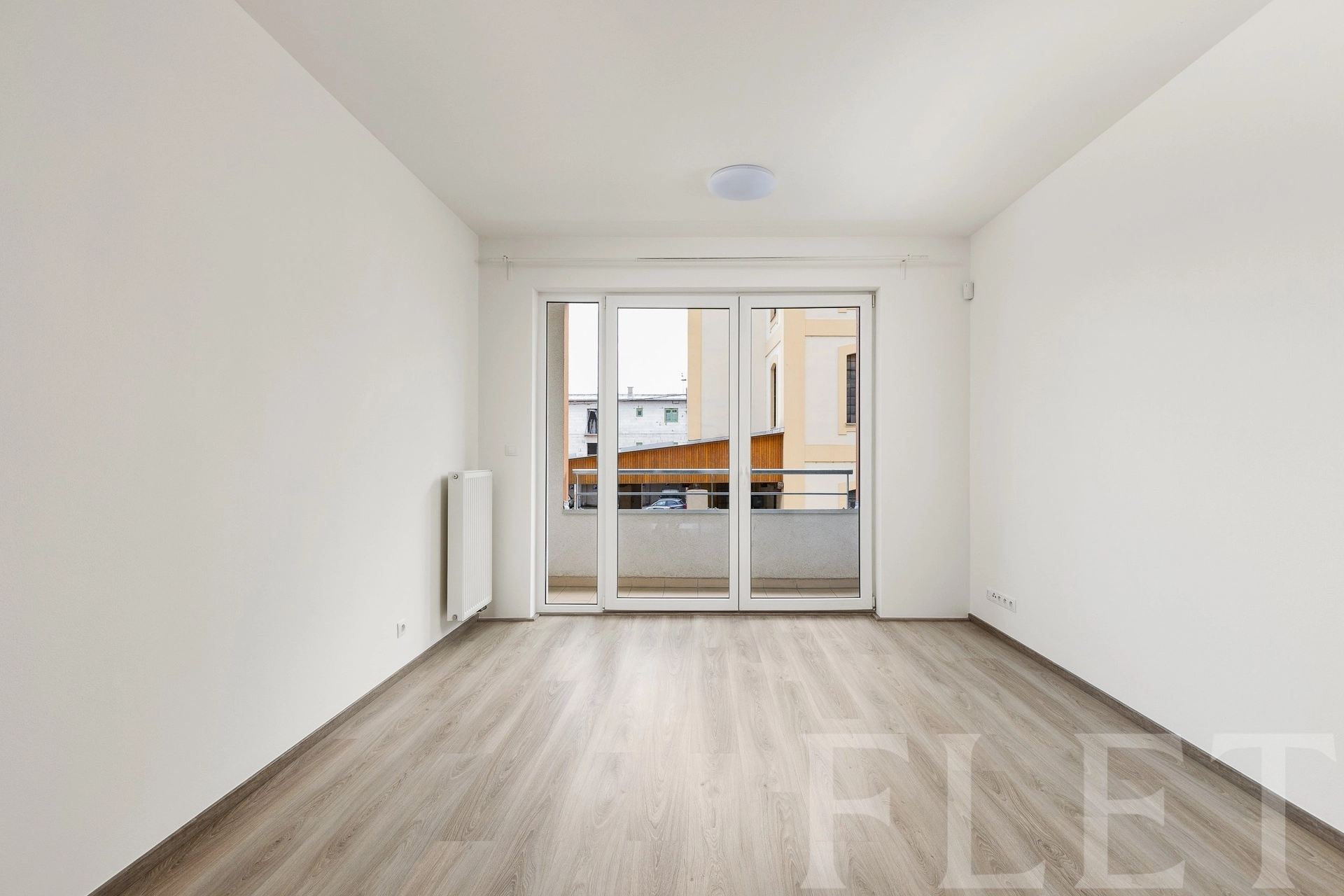 Pronájem byty 1+kk s lodžií, 30 m² - Petrohradská, Praha 10 - Vršovice