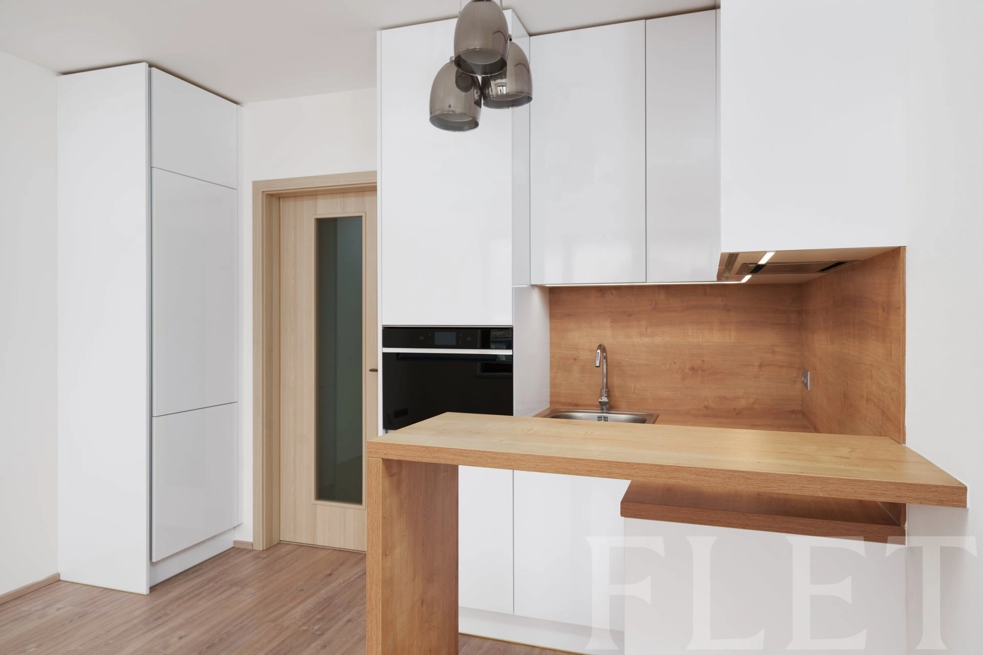 Pronájem byty 1+kk s garážovým stáním, 28 m² - Bassova, Praha 9 - Vysočany