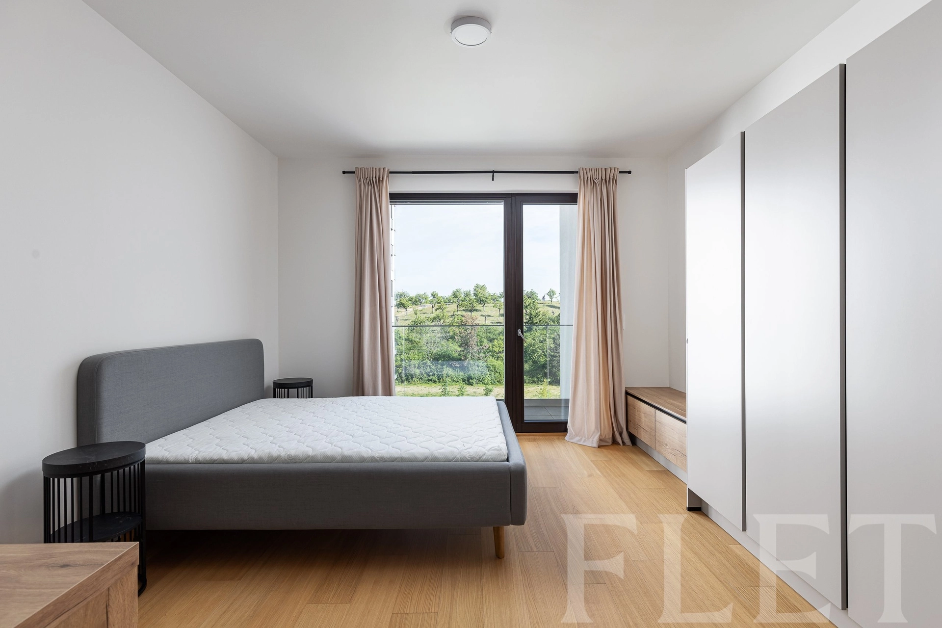 Pronájem bytu 1+kk 36 m², V Třešňovce, Praha - Hrdlořezy