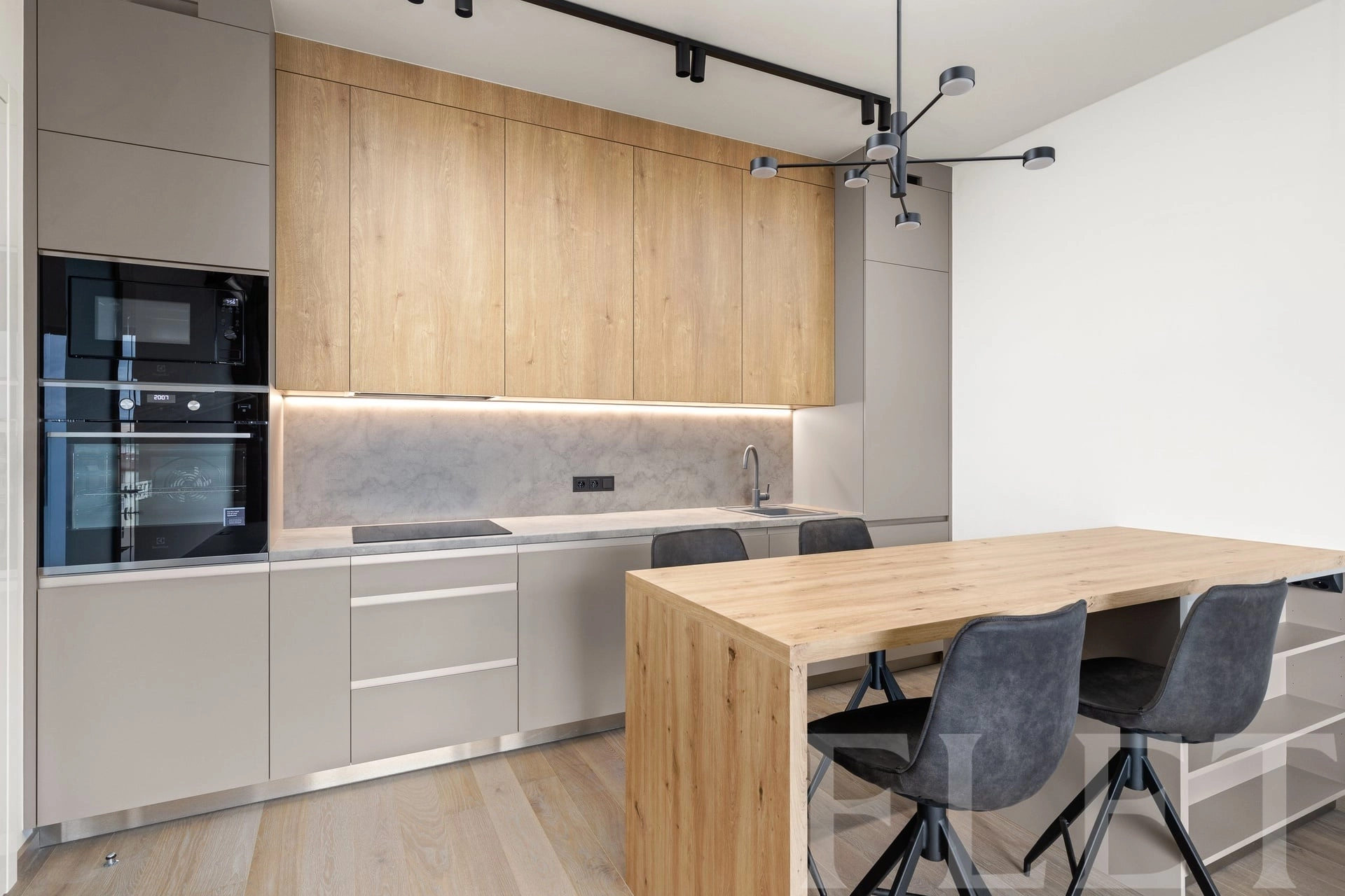 Pronájem byty 2+kk, 63 m² s lodžií a garážovým stáním - Vítězné náměstí, Praha 6 - Bubeneč