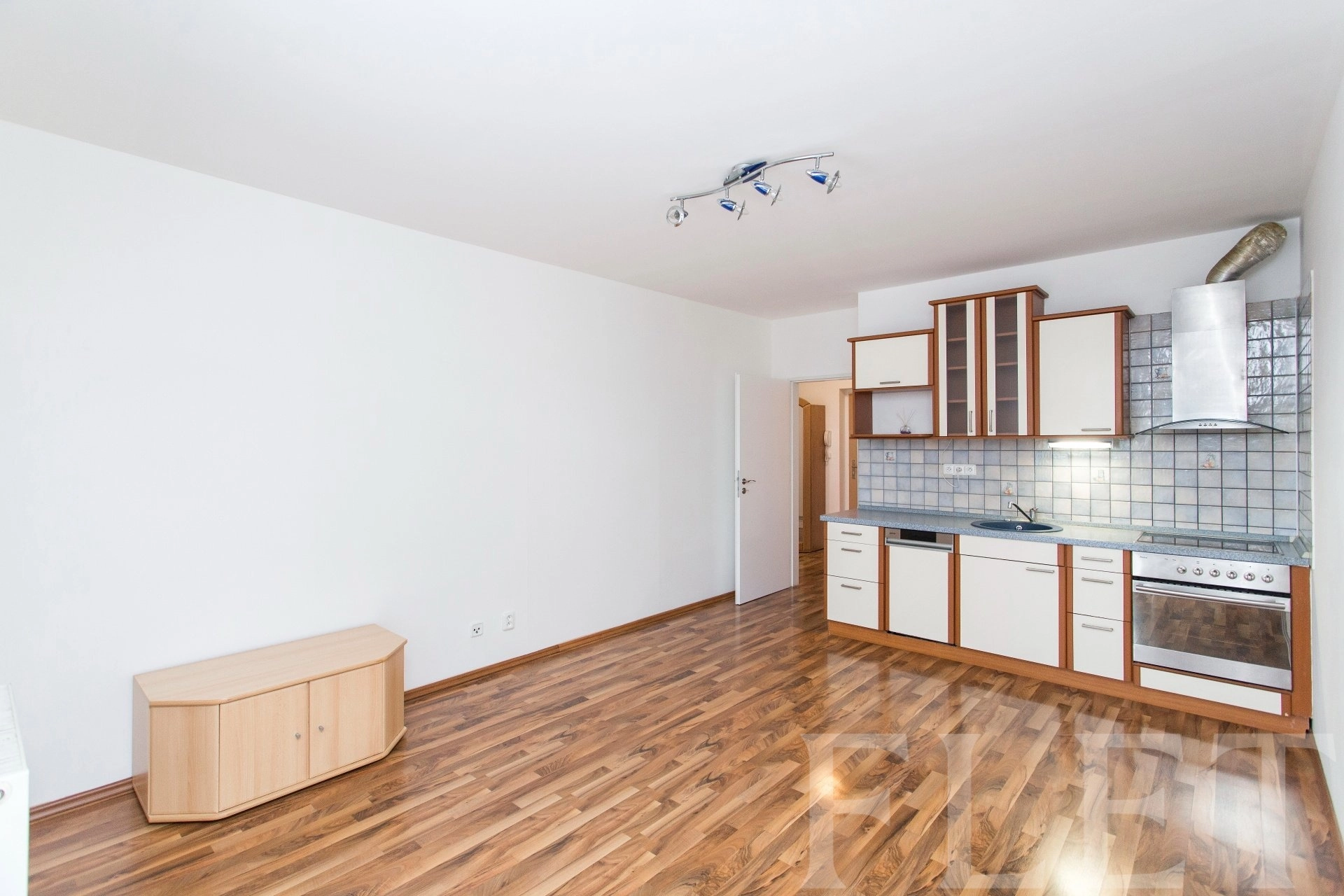 Byt 2+kk, 45 m² s balkonem - Pod Nouzovem, Praha 19 - Kbely
