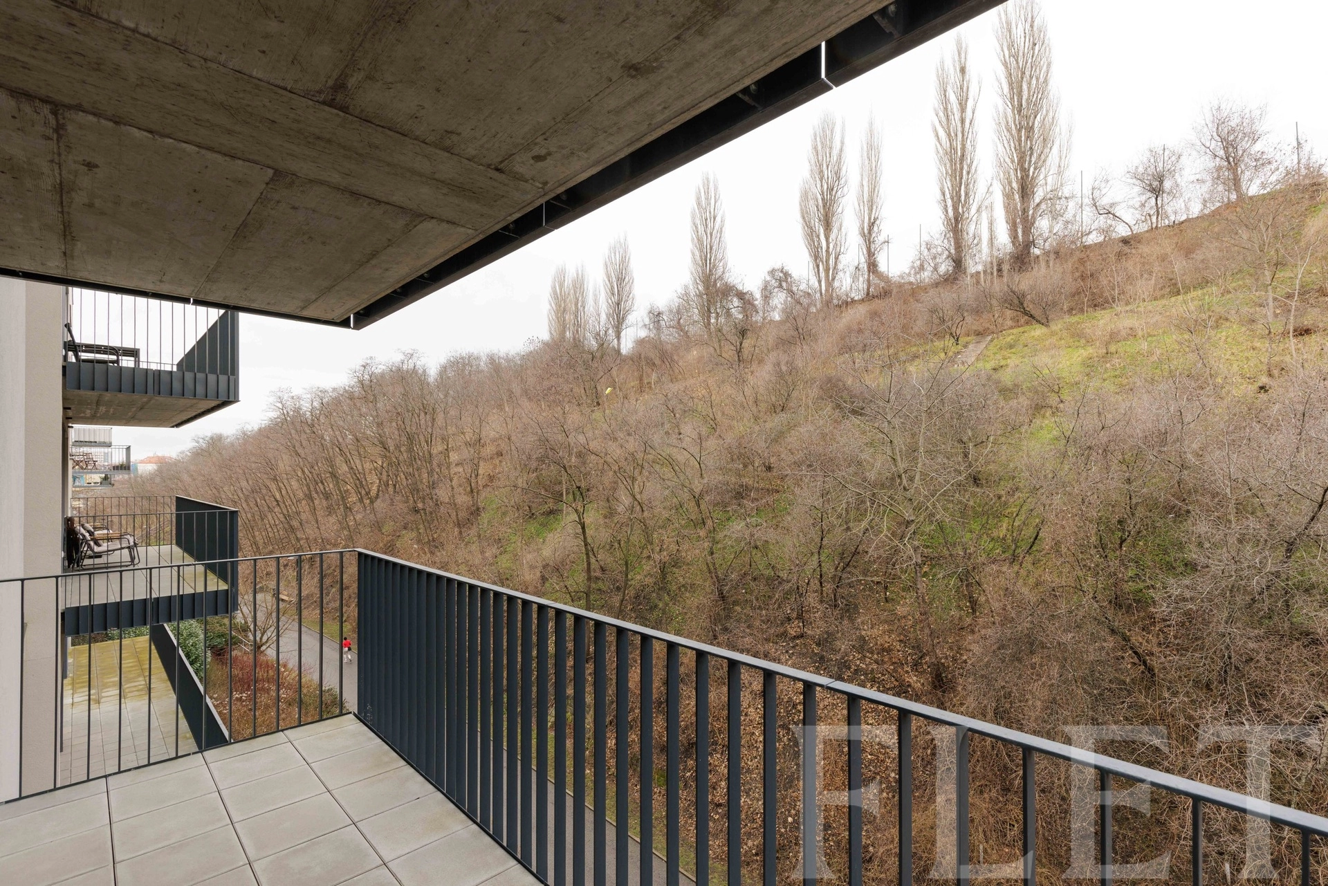 Pronájem byty 1+kk, 37 m² s balkónem - Hartigova, Praha 3 - Žižkov