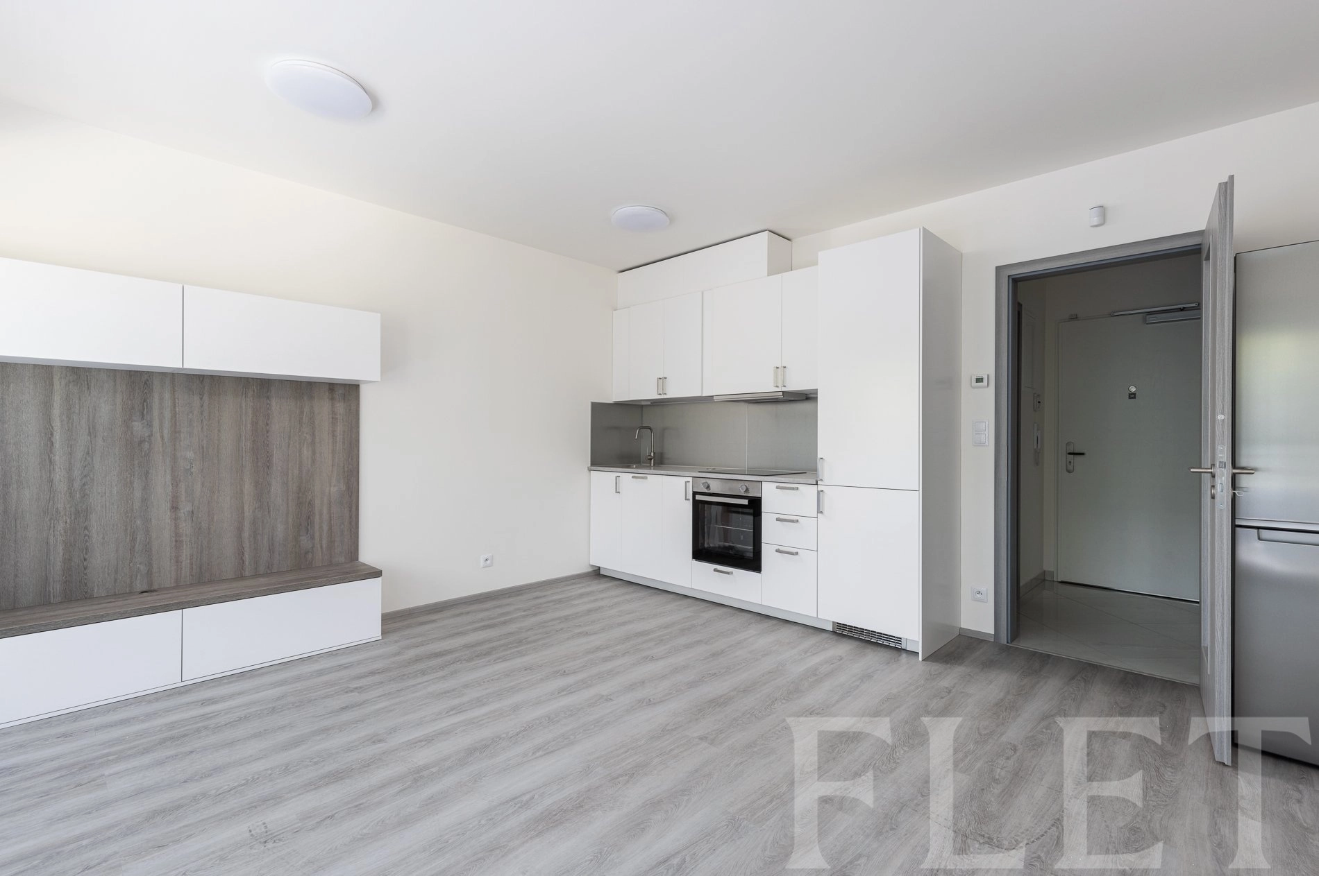 Pronájem byty 1+kk se sklepem a terasou, 31 m² - Klapálkova, Praha 10 - Záběhlice