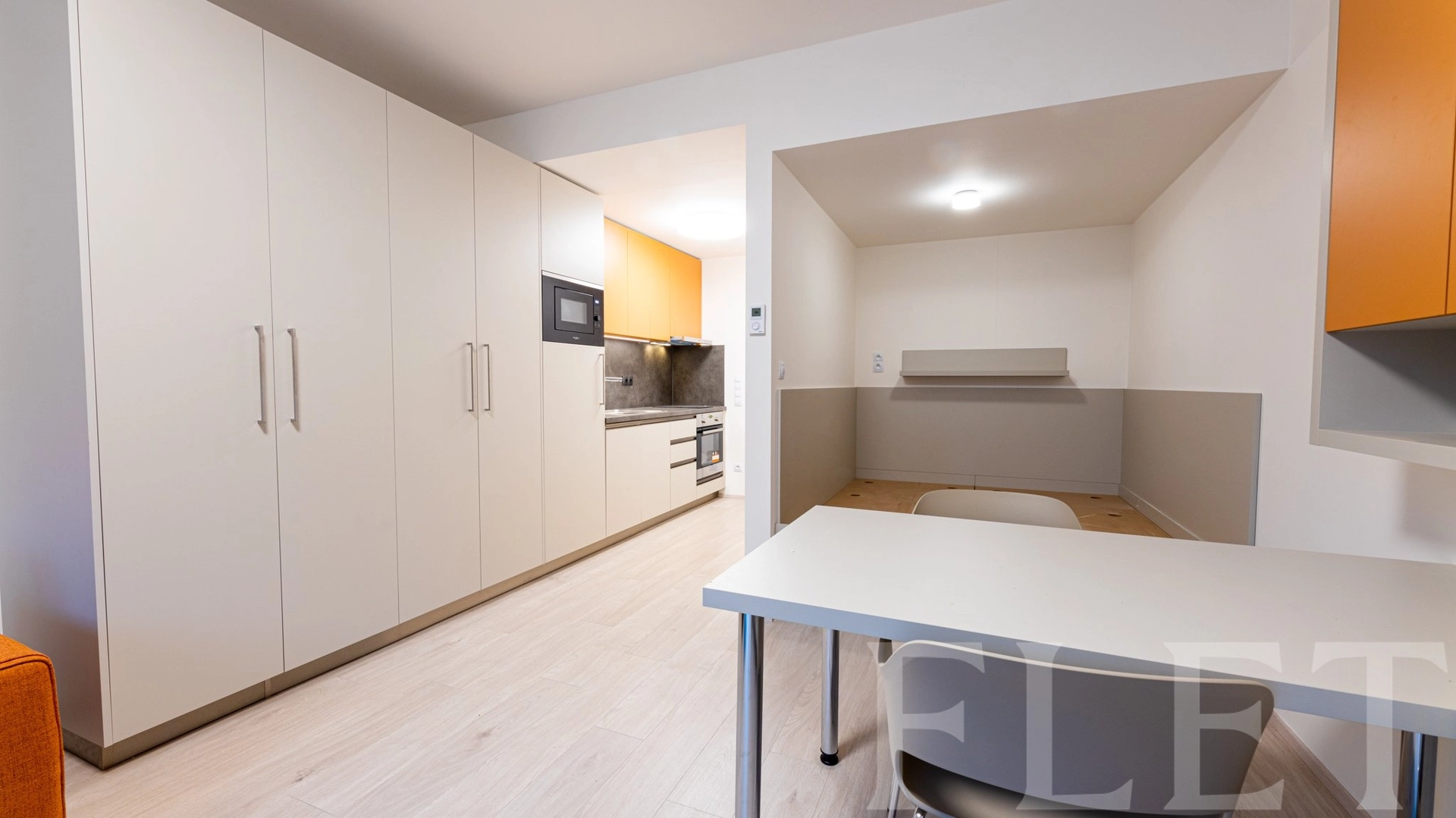Pronájem bytu 1+kk 34 m², Hartigova, Praha 3 - Žižkov