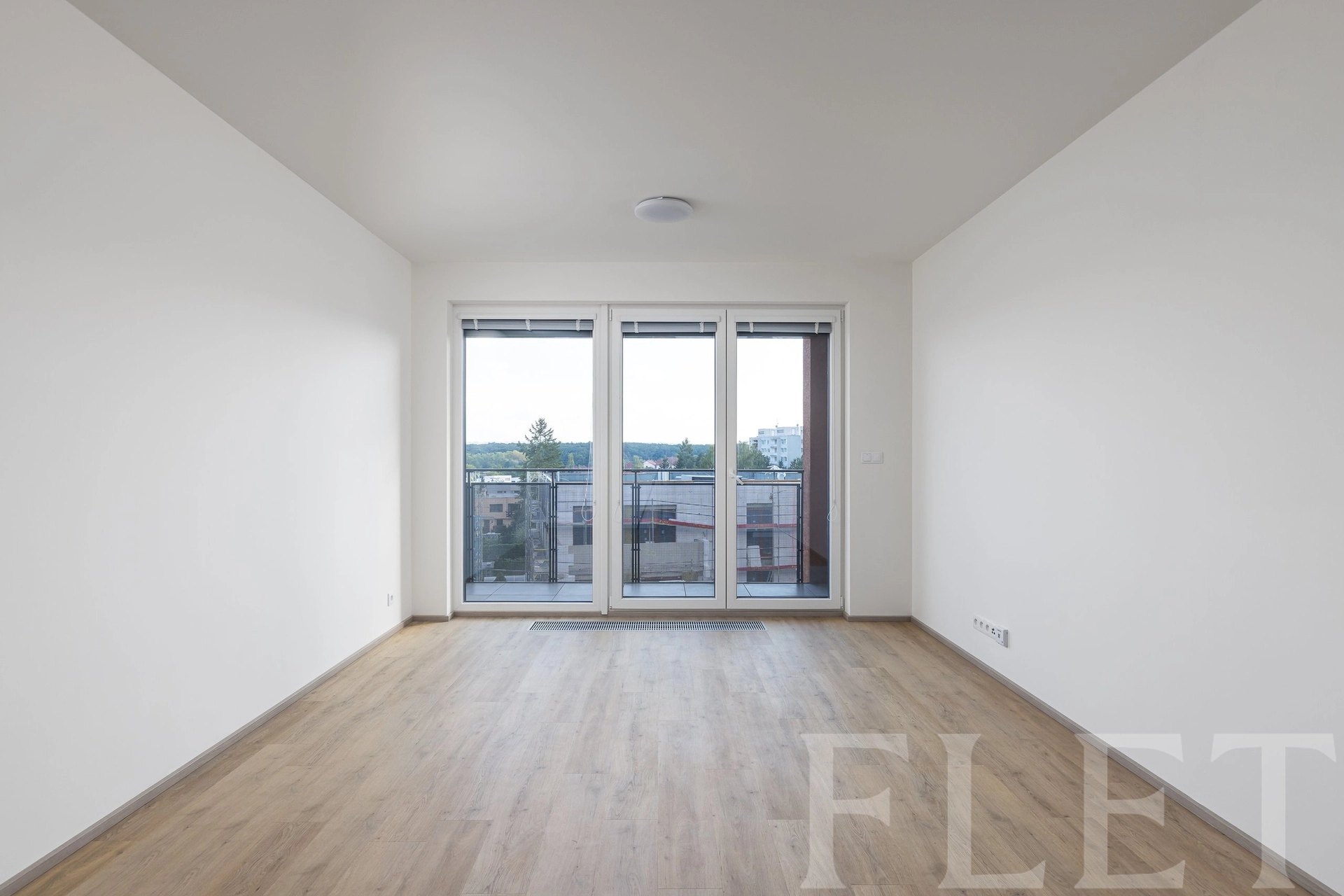 Pronájem bytu 1+kk s balkónem a garážovým stáním - 33 m², Výstavní, Praha 4 - Háje