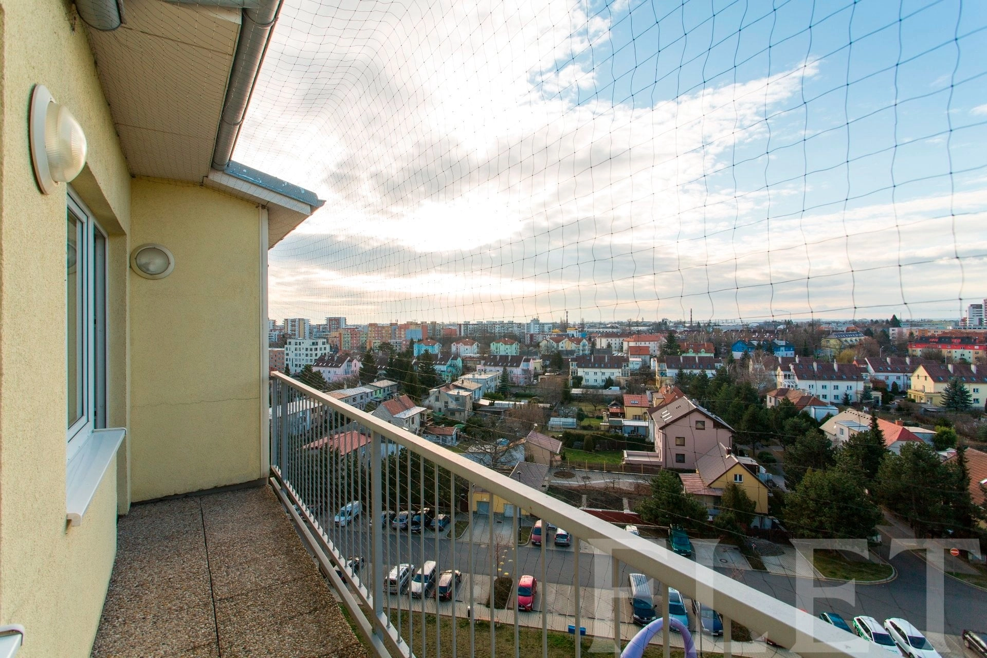 Ideální investice i pohodlné bydlení – prosvětlený byt 2+kk s lodžií, Letňany