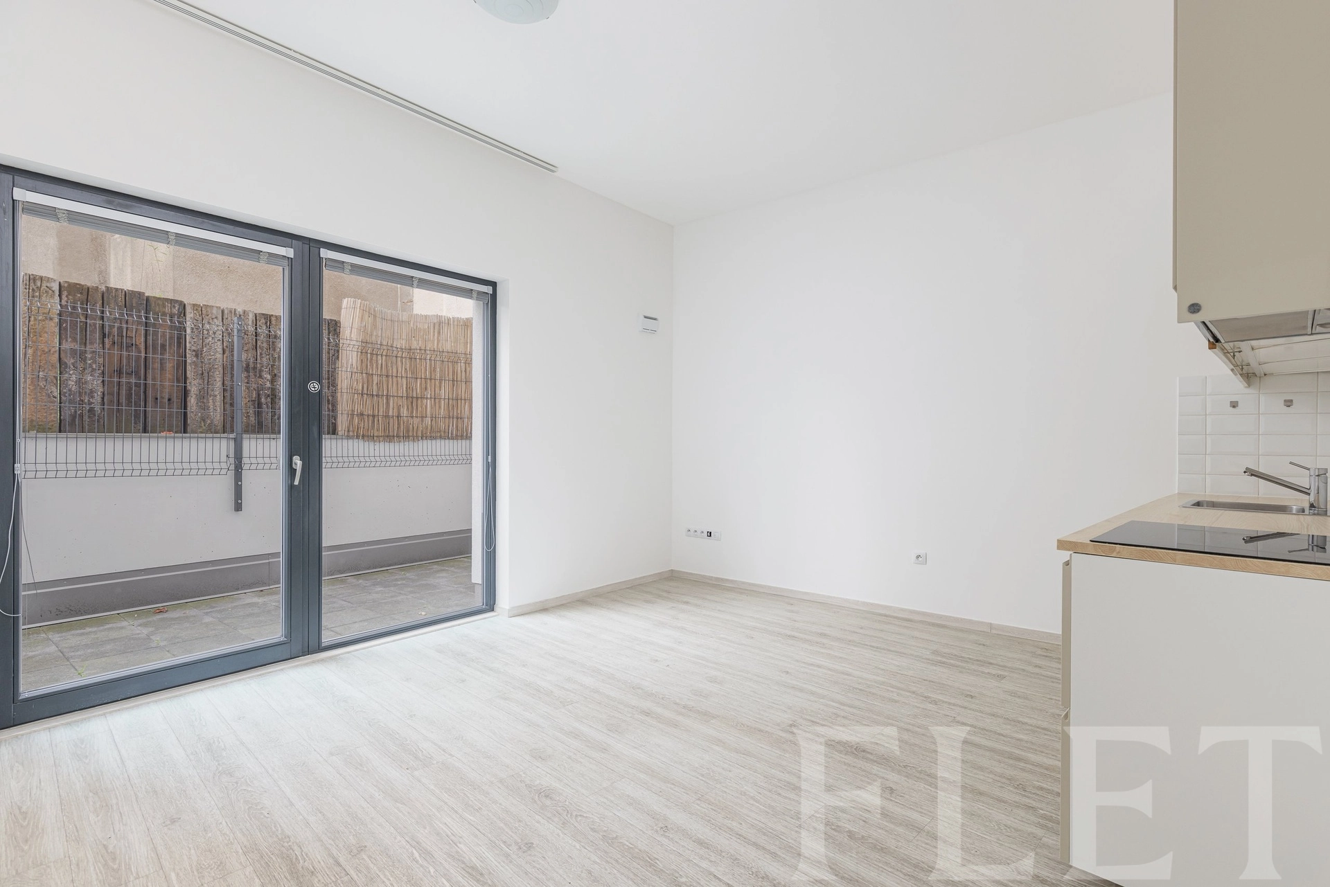 Pronájem bytu 1+kk 32 m², Pod Barvířkou, Praha 5 - Smíchov