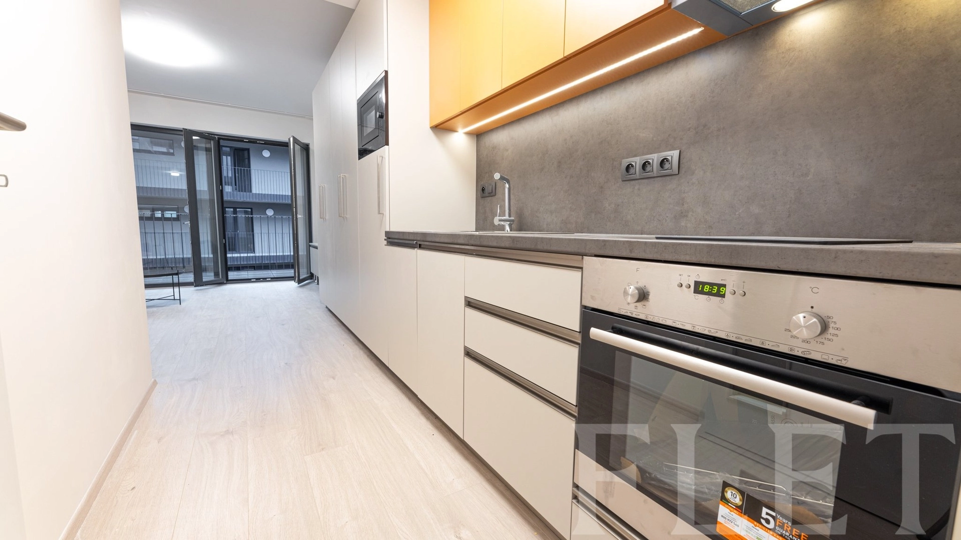 Pronájem bytu 1+kk 34 m², Hartigova, Praha 3 - Žižkov