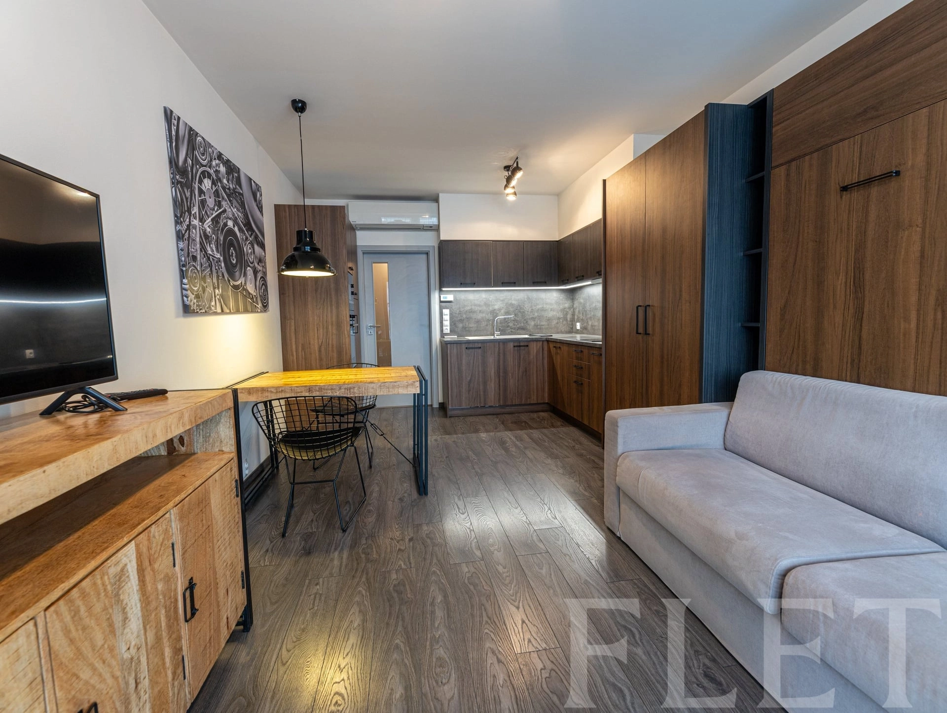 Pronájem bytu 1+kk 31 m², Sokolovská, Praha 8 - Karlín