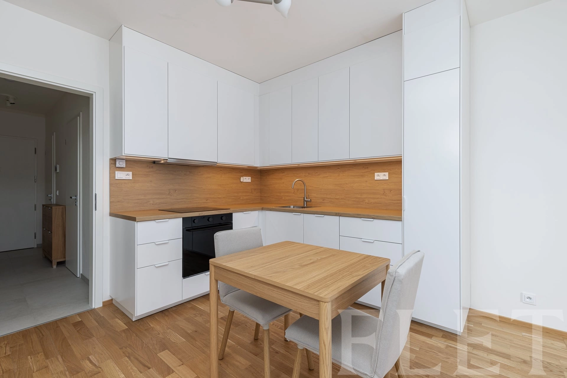 Pronájem bytu 1+kk 36 m², Švarcova, Praha 8 - Karlín