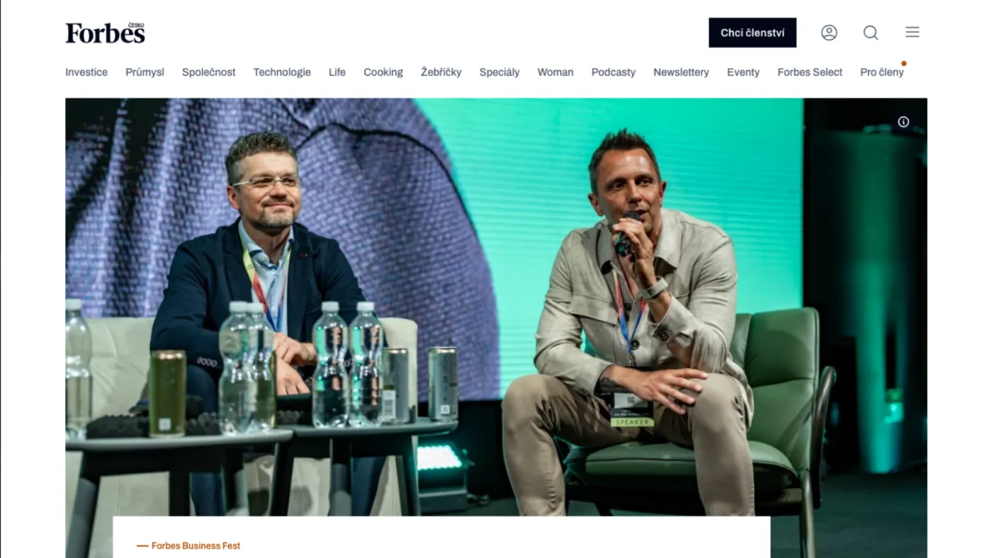 Forbes: Cyklistika jako druhý golf. Na kole se ladí společné tempo i miliardové strategie